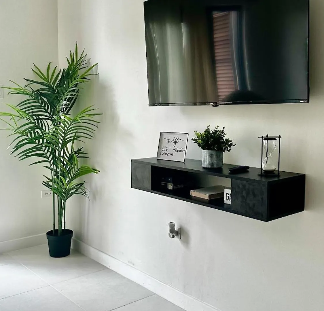 Kingston Paradise - Luxury Suite 0*,